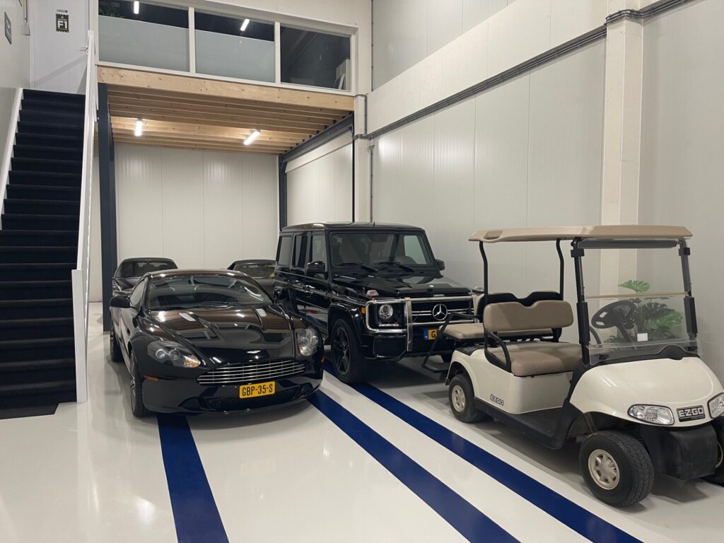 Mancave International - Galerij