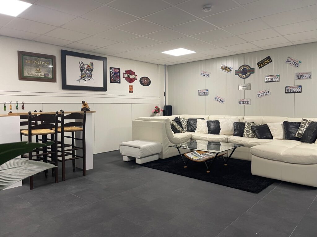 Mancave International - Galerij