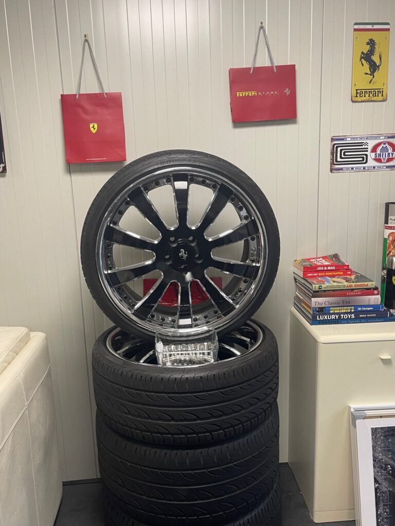 Mancave International - Galerij