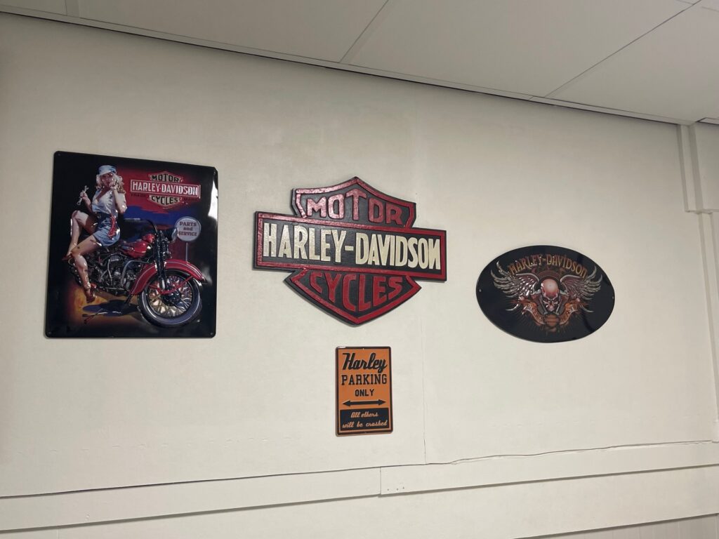 Mancave International - Galerij