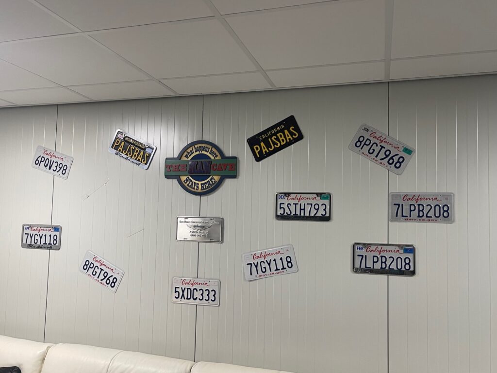 Mancave International - Galerij