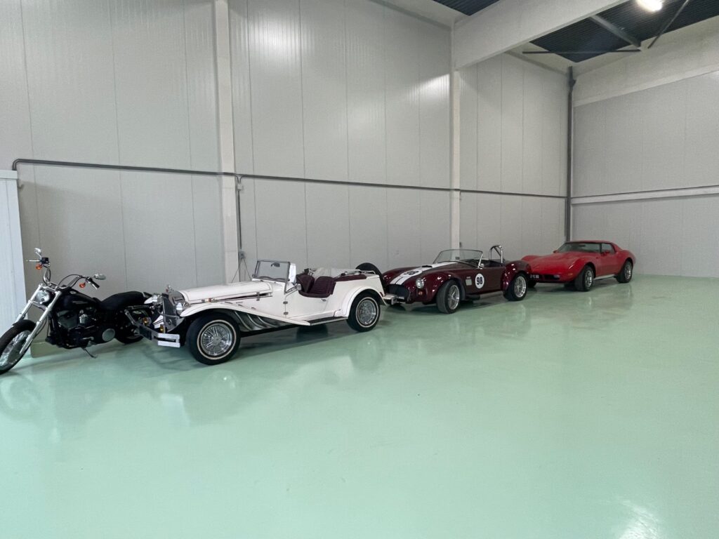 Mancave International - Galerij